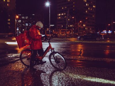 courier-driver-4886839_1280